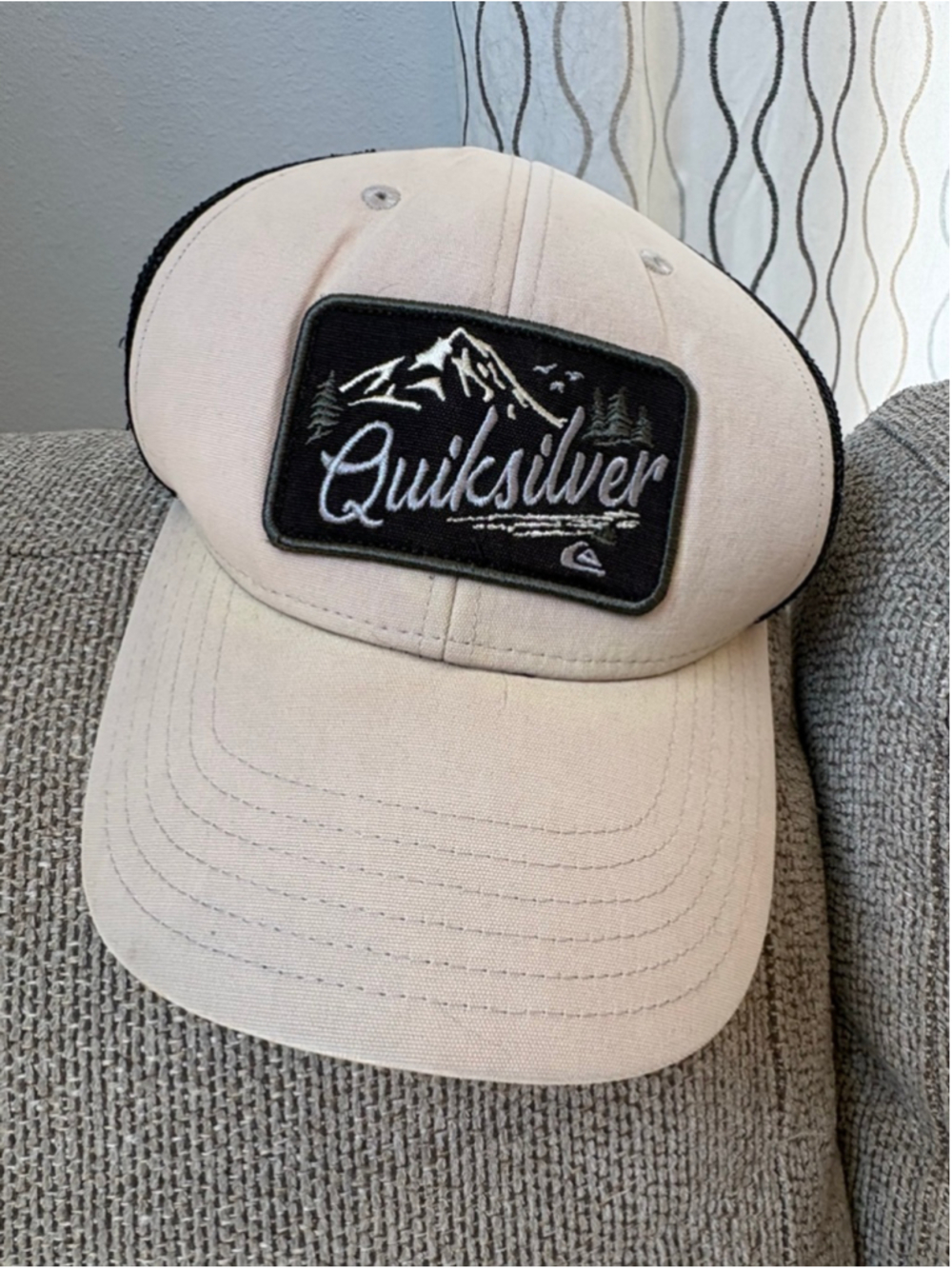Quiksilver Clean Rivers Trucker Hat Snapback Mountain Patch Cap Beige Black